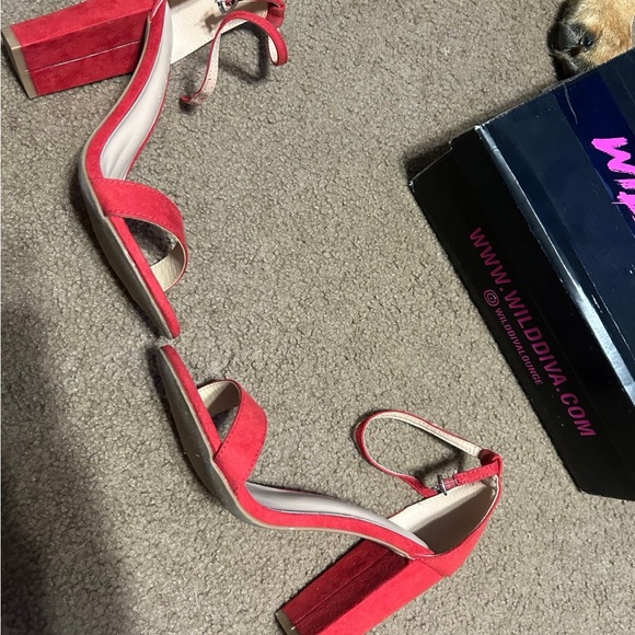 Women’s Heels - Picture 2 of 4